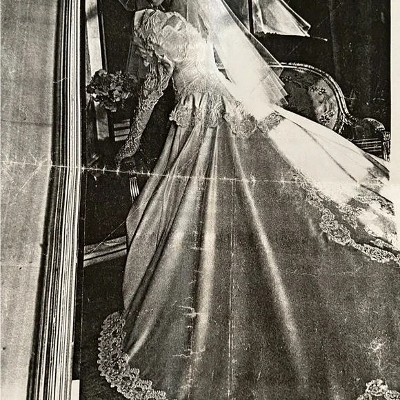 Vintage 1992 Wedding Dress - Picture 3 of 6